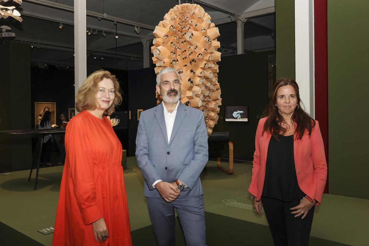 Angela Lampe, Ignasi Miró y Mireia Domingo, en la exposición 'Arte y naturaleza', en CaixaForum Barcelona