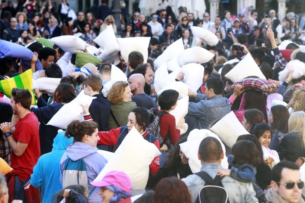 Guerra de almohadas en Valencia