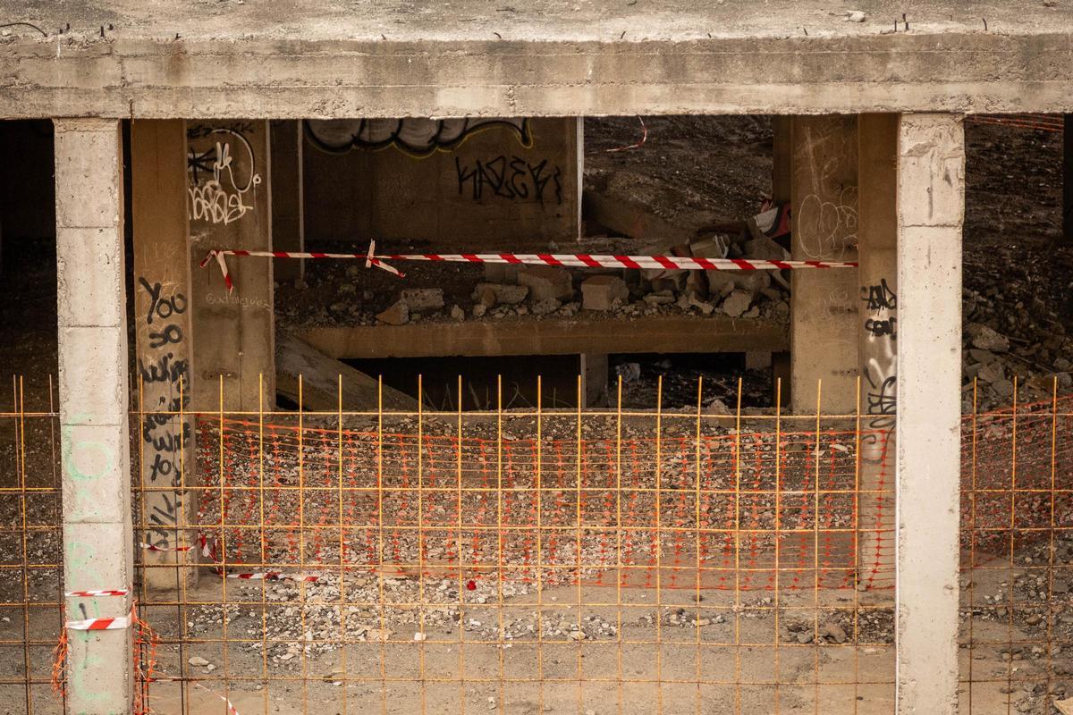 Detalle de la demolición de una de las escaleras del antiguo hotel.