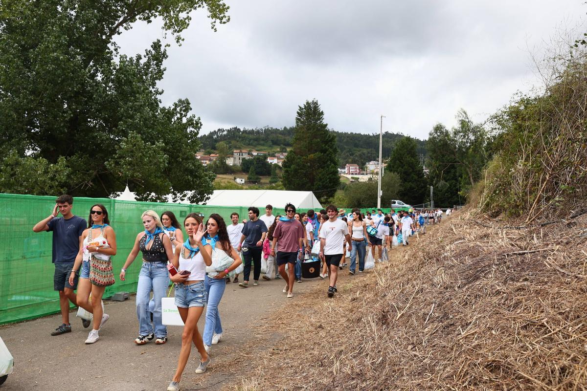 Miles de romeros toman el prao Salcéu en Pravia para celebrar el Xiringüelu Miles de romeros toman el prao Salcéu en Pravia para celebrar el Xiringüelu