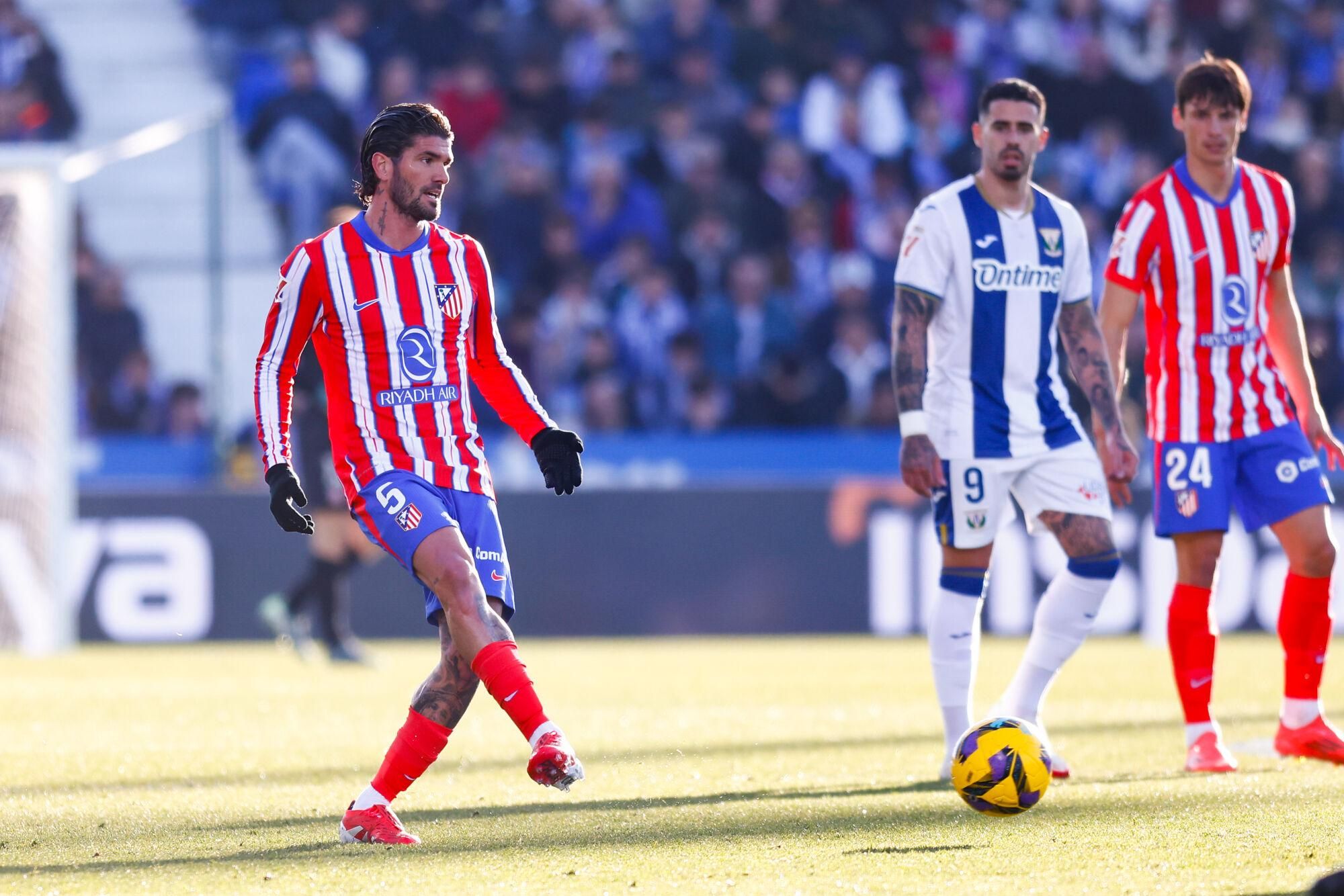 Rodrigo De Paul of Atletico de Madrid in action during the Spanish League, LaLiga EA Sports, football match played between CD Leganes and Atletico de Madrid at Butarque stadium on January 18, 2025, in Leganes, Madrid, Spain. AFP7 18/01/2025 ONLY FOR USE IN SPAIN. Dennis Agyeman / AFP7 / Europa Press;2025;SPAIN;SPORT;ZSPORT;SOCCER;ZSOCCER;CD Leganes v Atletico de Madrid - LaLiga EA Sports;