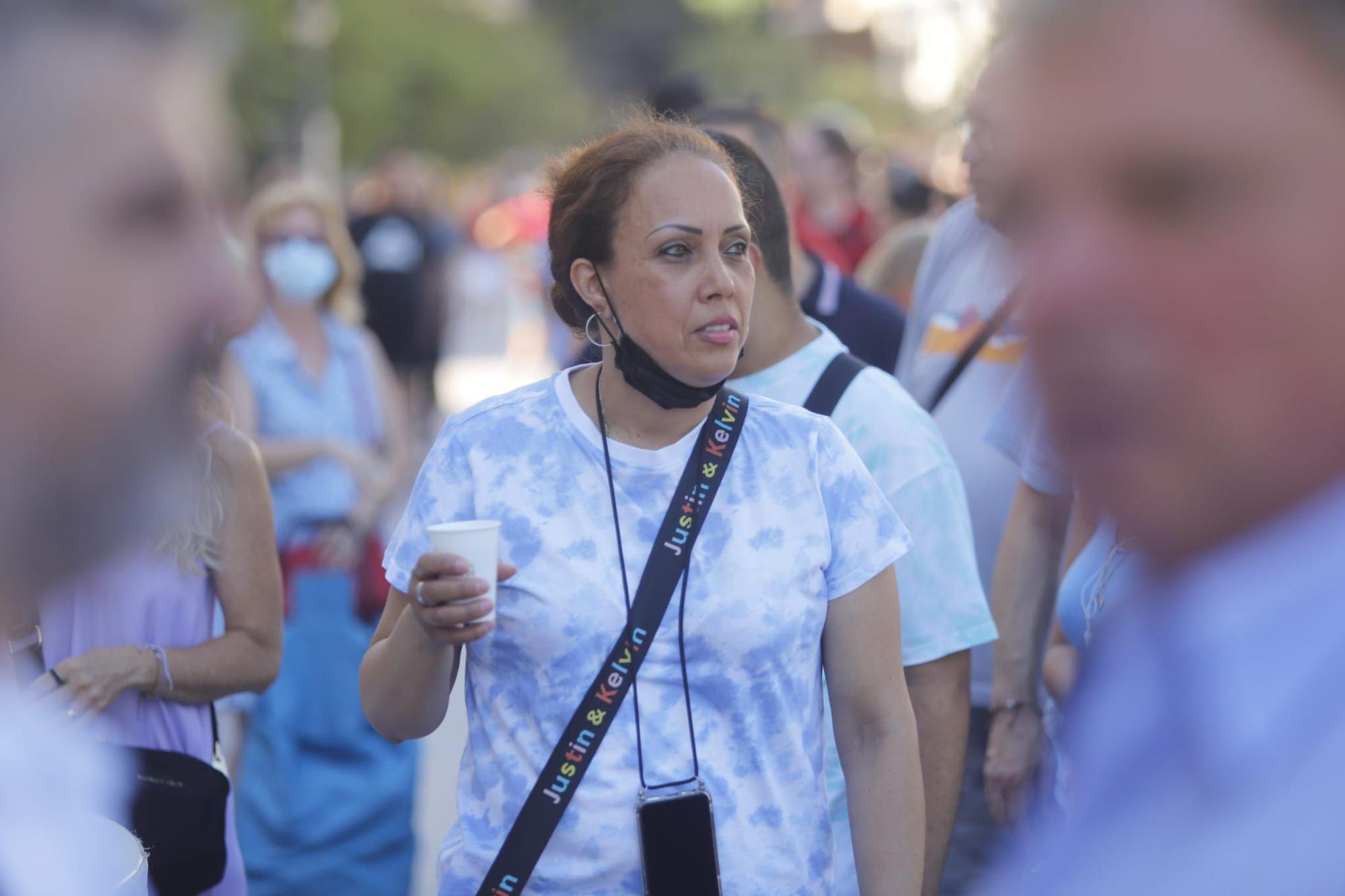 Cientos de personas y degustaciones gratis en el Día de la Horchata en València