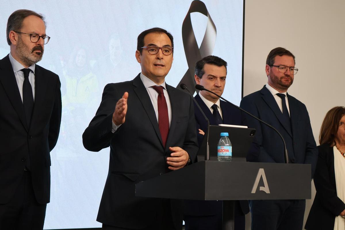 Adolfo Molina, José Antonio Nieto y José María Bellido, durante la conferencia de prensa ofrecida en Córdoba este martes.