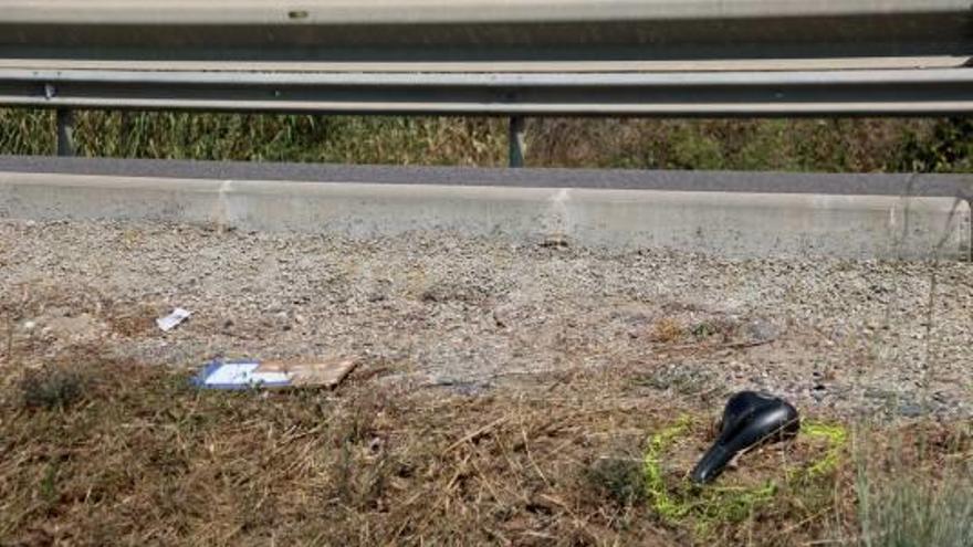 Seient d&#039;una de les bicicletes envestides en l&#039;accident mortal entre Montbrió del Camp i Riudoms