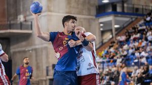 Javi Rodríguez, defendido por el gigante Zaja