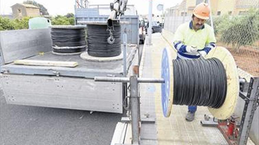 La conexión del alumbrado pone fin a 7 años sin luz en el Madrigal