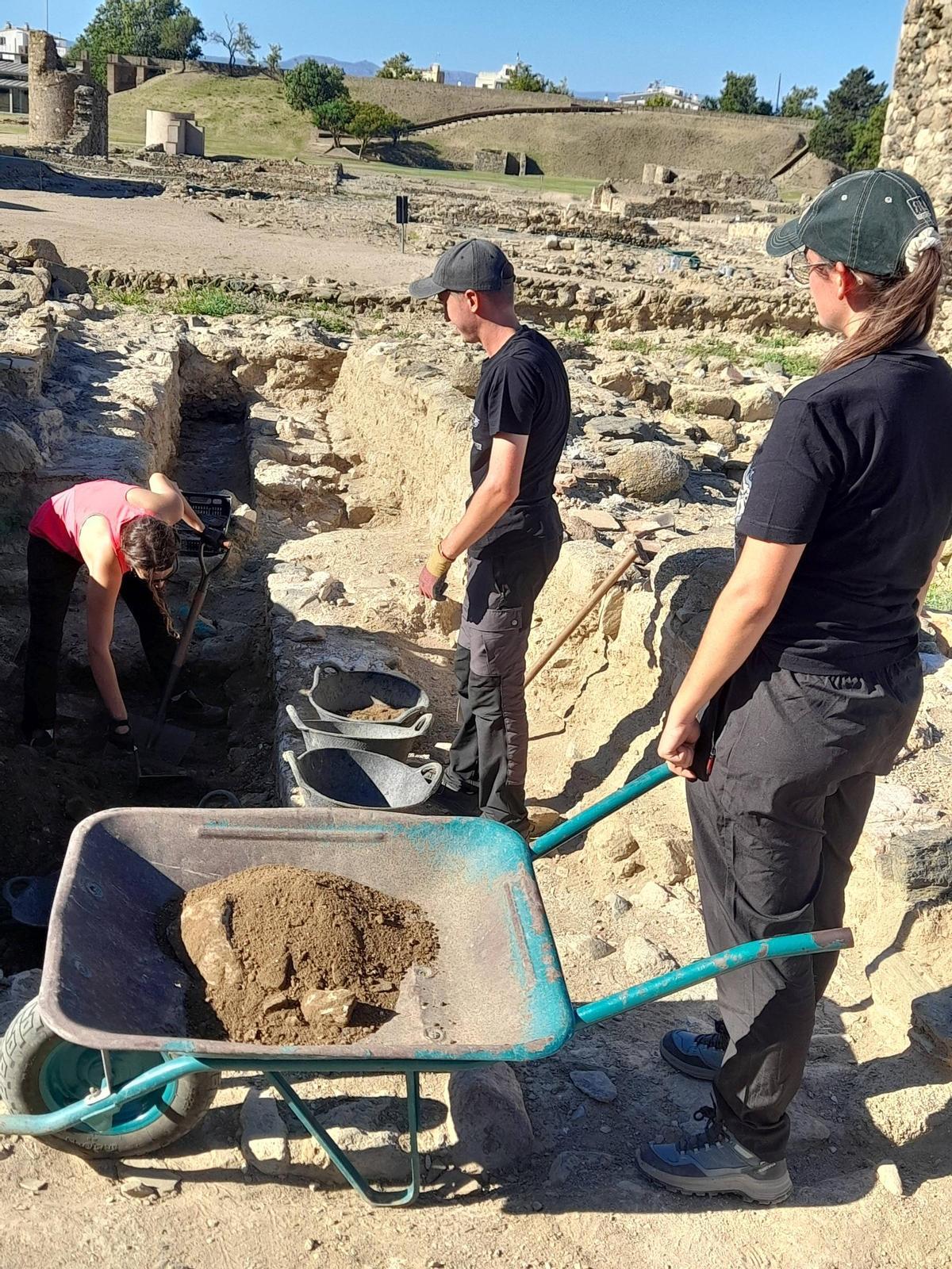 Excavació a la zona del monestir