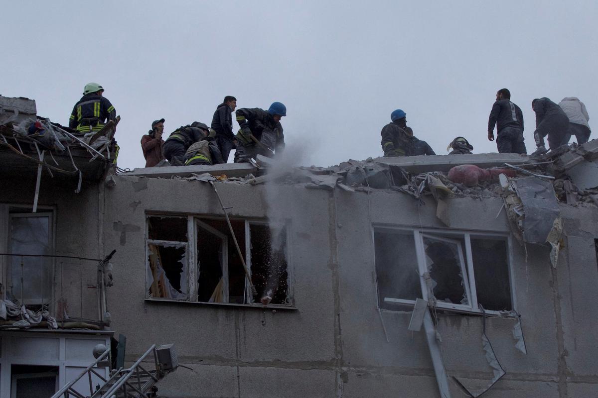 Nueve muertos y más de 20 heridos tras un bombardeo ruso en Sloviansk, en Donetsk.