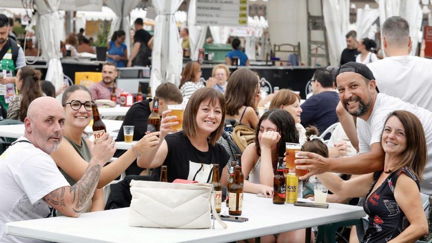 El Xiringüelu y las Piraguas hacen perder fuerza al Festival de la Cerveza de Avilés