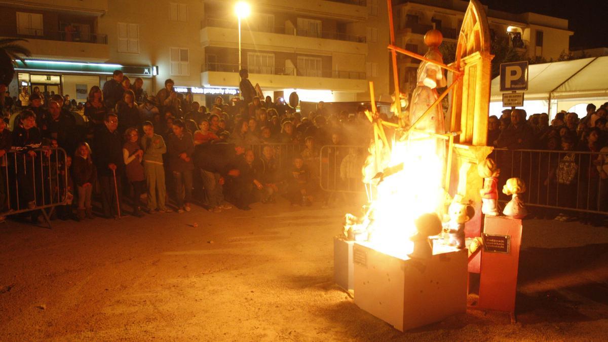 Sant Antoni celebra su fin de semana fallero