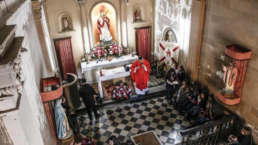 La imagen de Santa Eulalia vuelve a la ermita de Sax