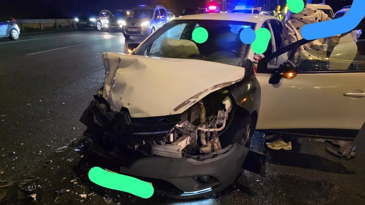 Aparatoso accidente en Gran Canaria: tres coches y un camión implicados