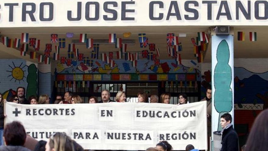 Protestas de estas mañana contra los recortes en el colegio José Castaño