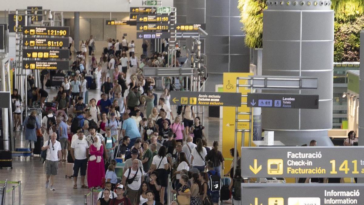 huelga de trabajadores y más de 300 vuelos al día