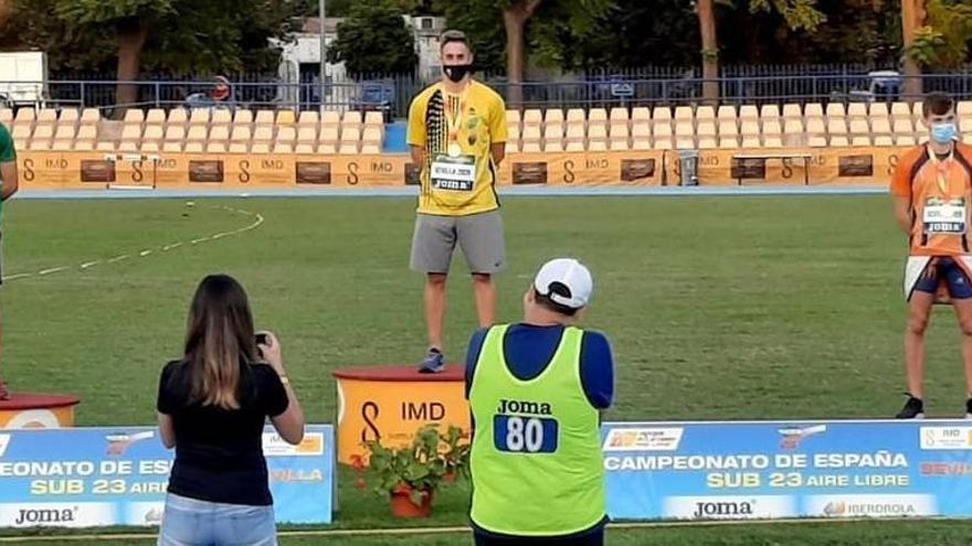 Sergio López, en el centro del podio durante la entrega de medallas