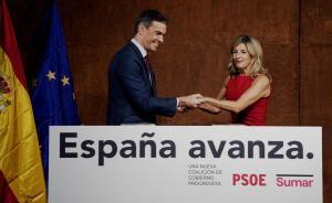 Pedro Sánchez y Yolanda Díaz, tras la firma del acuerdo de gobierno entre PSOE y Sumar.