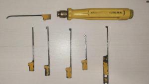 Imagen de ganzúas usadas por los cacos y que han sido requisadas por Mossos