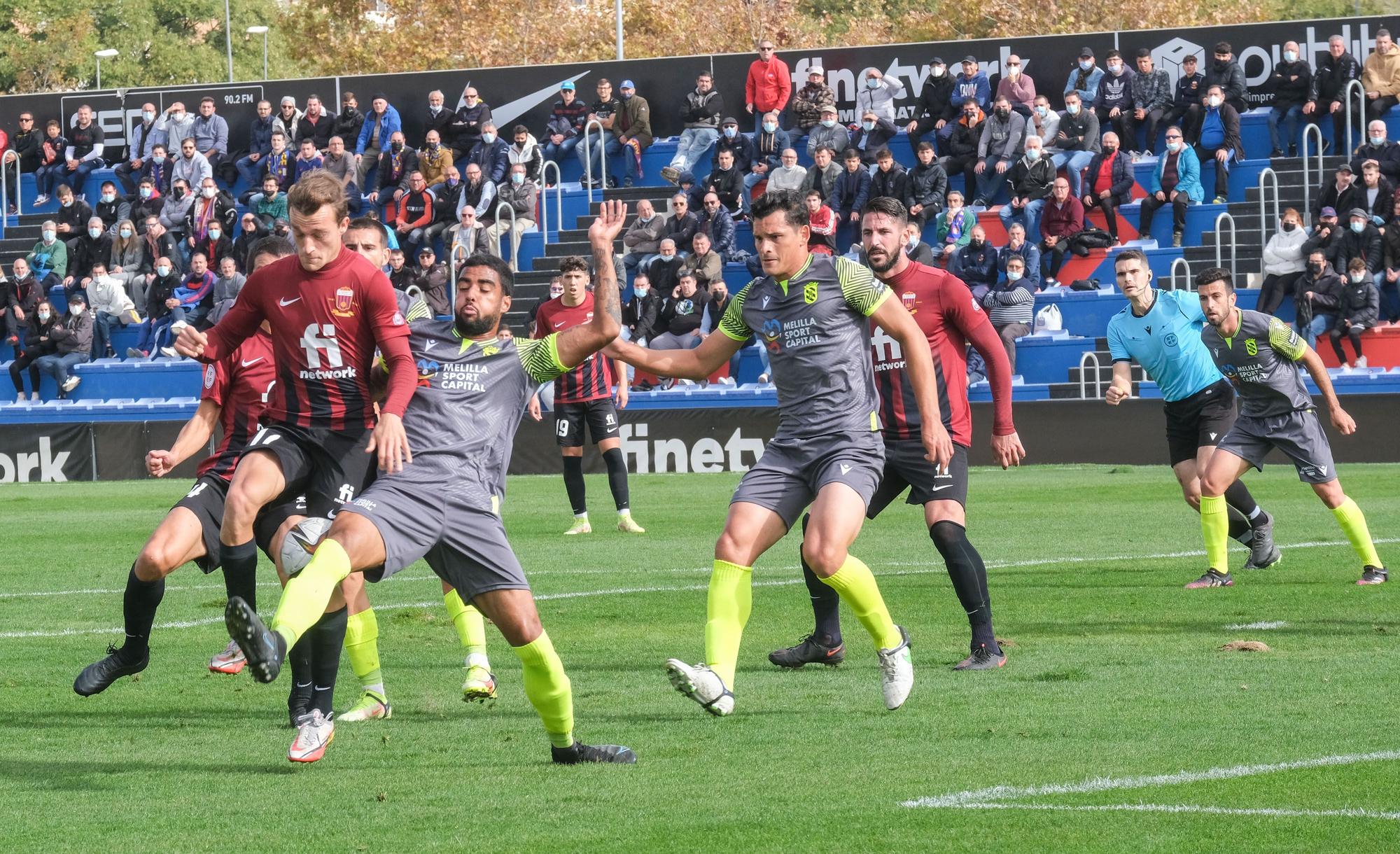 El Eldense gana gracias a la insistencia de Pablo (2-1)