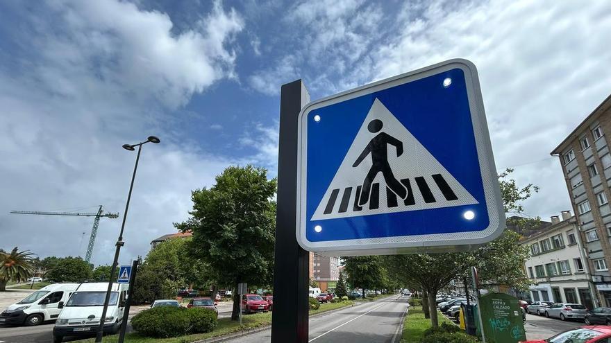 Castrillón estrena pasos de peatones inteligentes pero los vecinos reclaman más medidas de seguridad vial