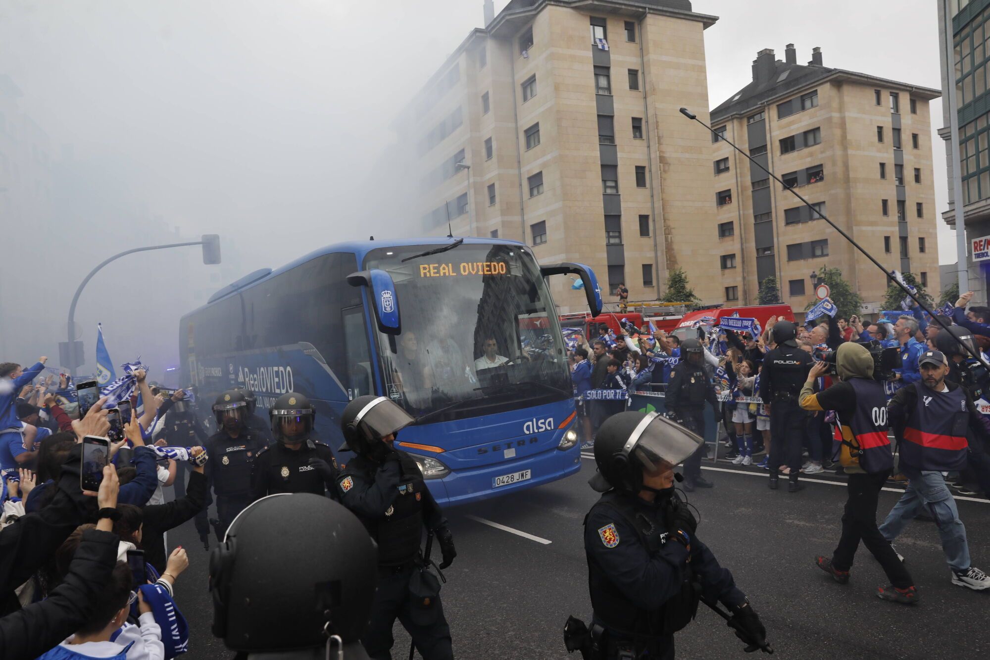 Así fue el recibimiento de la afición al Real Oviedo y toda la previa del último partido de la temporada