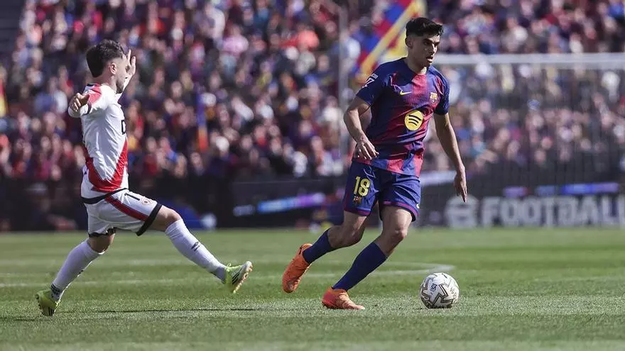 El Barça gana entre paradas y tensión: Joan García manda y Araujo decide