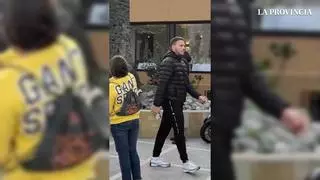 La UD Las Palmas llega corriendo al hotel de Ceuta y Viera responde a los fieles: "Se juega esta noche"