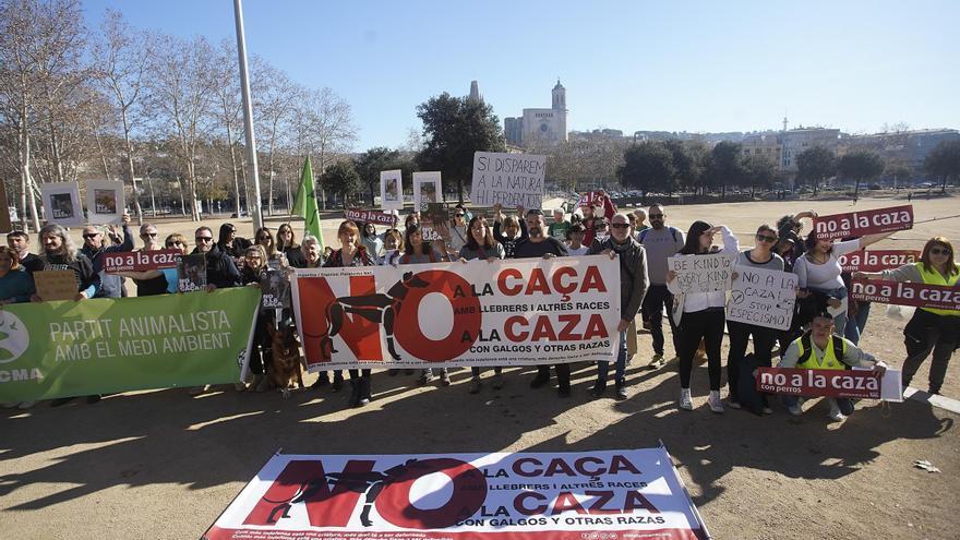 GALERIA | Manifestació a Girona contra la caça amb gossos