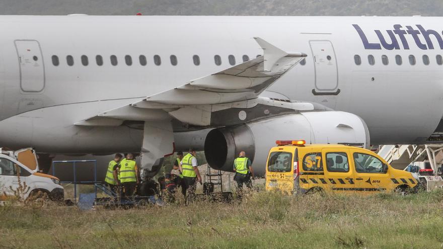 Mira aquí todas las imágenes del avión que bloqueó el aeropuerto de Ibiza durante cuatro horas