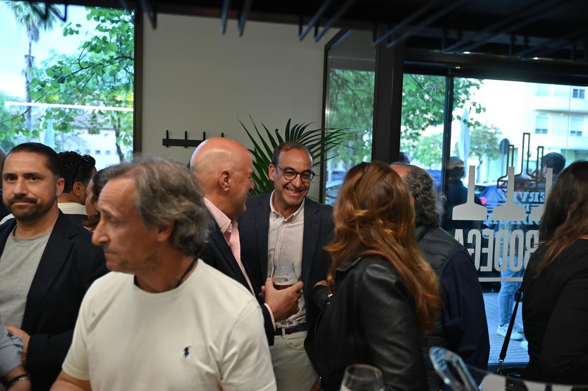 Fotogalería | Más de 150 invitados dan la bienvenida al nuevo local gastronómico con el sello de Javier Cardenal