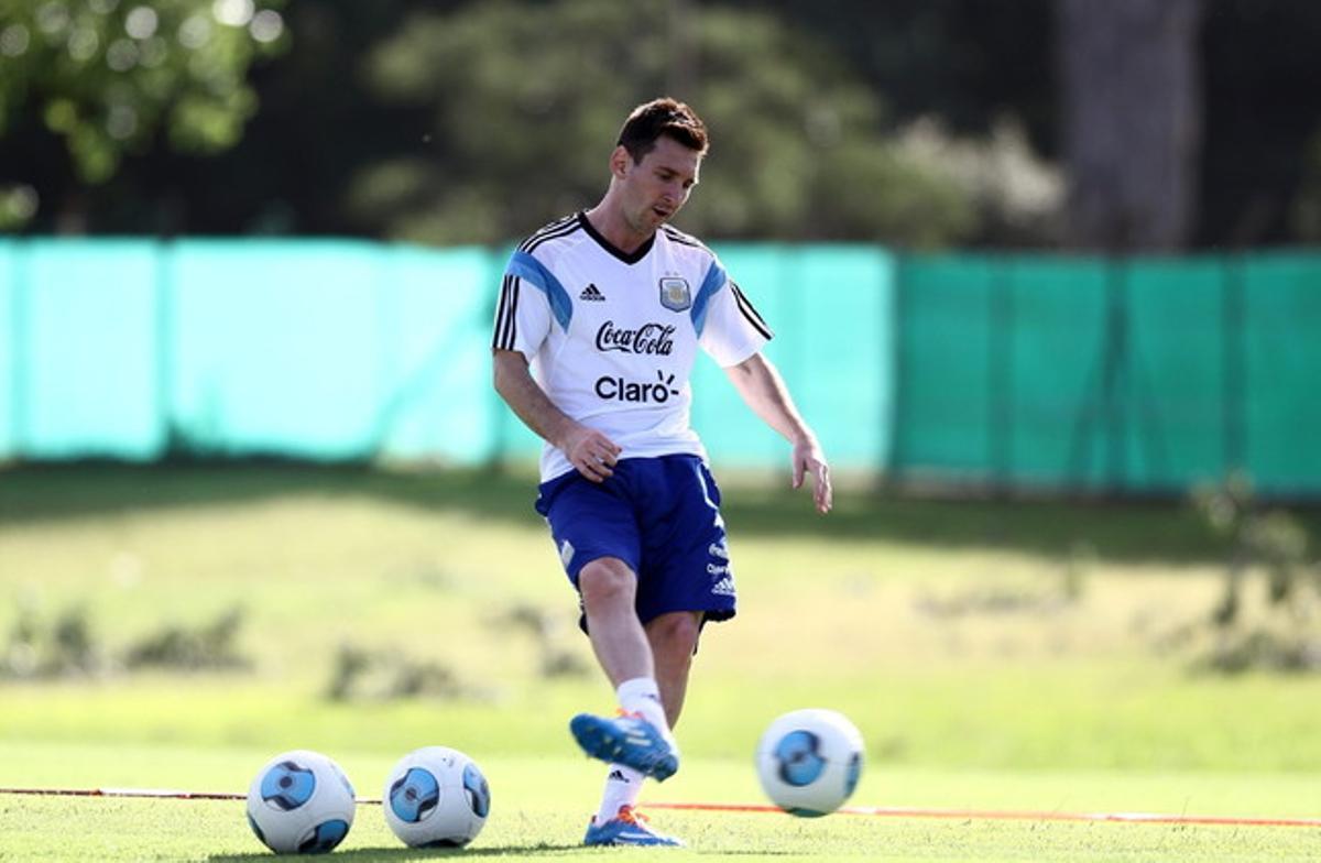 Entrenament de Messi a l’Argentina, on es recupera de la seva lesió. Entrenament de Messi a l’Argentina, on es recupera de la seva lesió.
