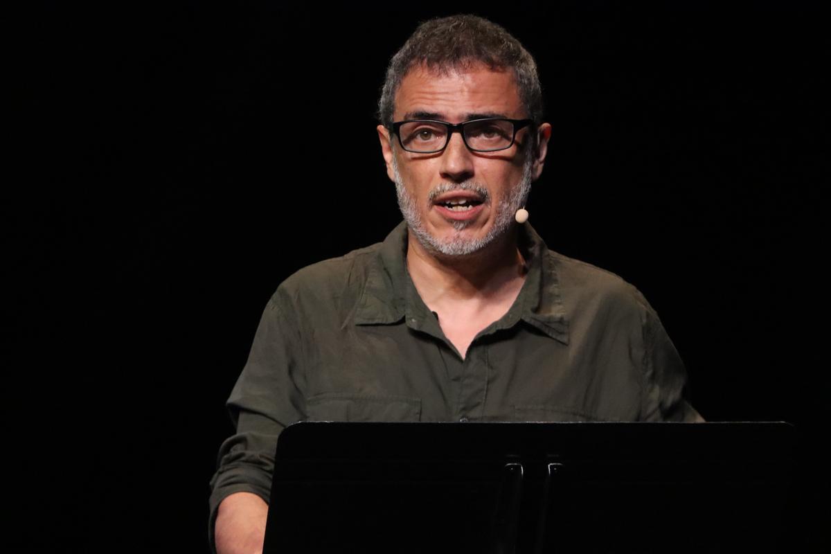 El director del Teatre Lliure, Julio Manrique, presentando la temporada 2024-2025.