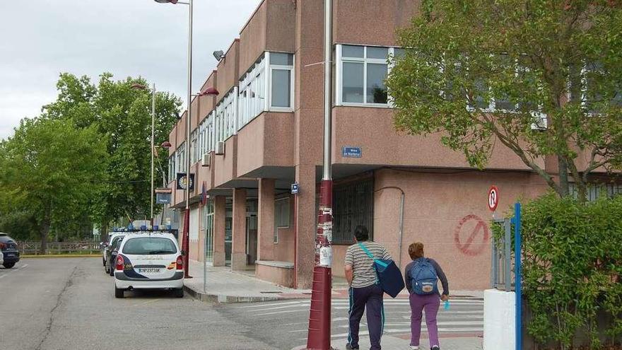 Exterior del edificio de la Casa do Mar, cuya primera planta será cedida al Concello redondelano.  // FdV