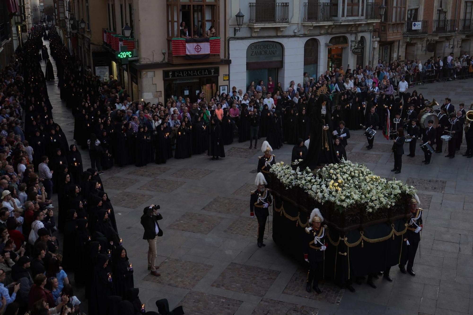 GALERÍA | La procesión de la Soledad, en imágenes