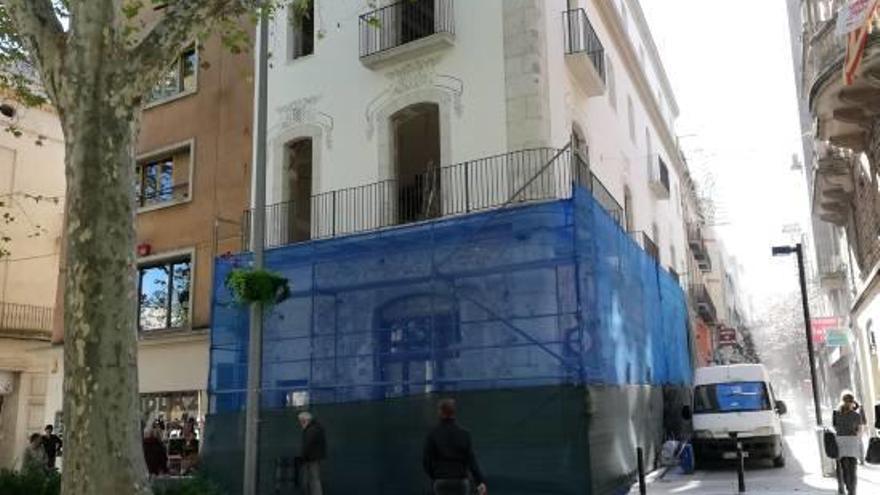 L&#039;emblemàtic edifici del cafè Royal de Figueres comença a transformar-se