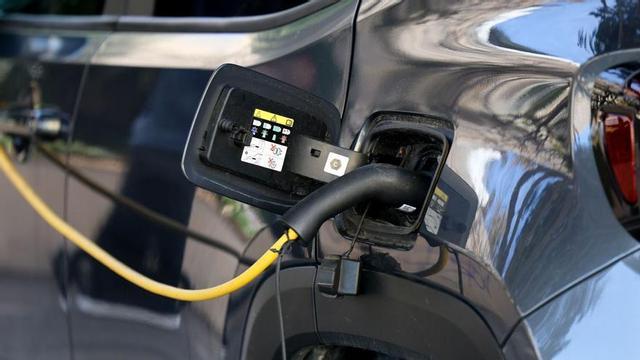 La movilidad eléctrica empeora en las islas mientras mejora en toda España | TONI ESCOBAR