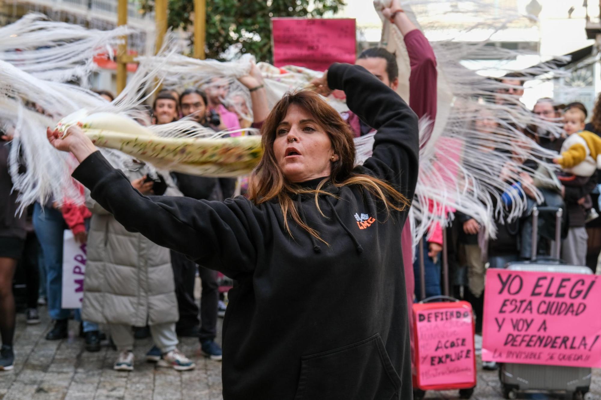 Manifestación contra el desalojo de La Casa Invisible