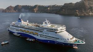 Los cruceros vuelven a atracar en Santorini tras la disminución de los terremotos