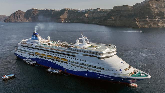 Los cruceros vuelven a atracar en Santorini tras la disminución de los terremotos