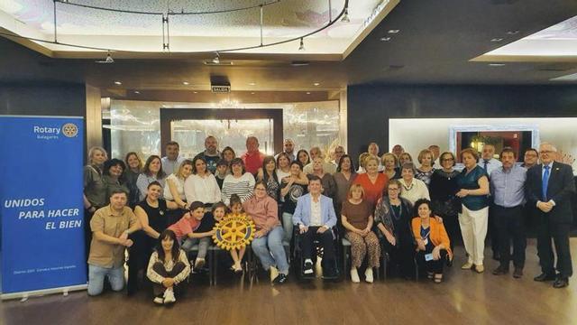 Participantes en la cena de los rotarios de Los Balagares.  | CEDIDA A LA NUEVA ESPAÑA