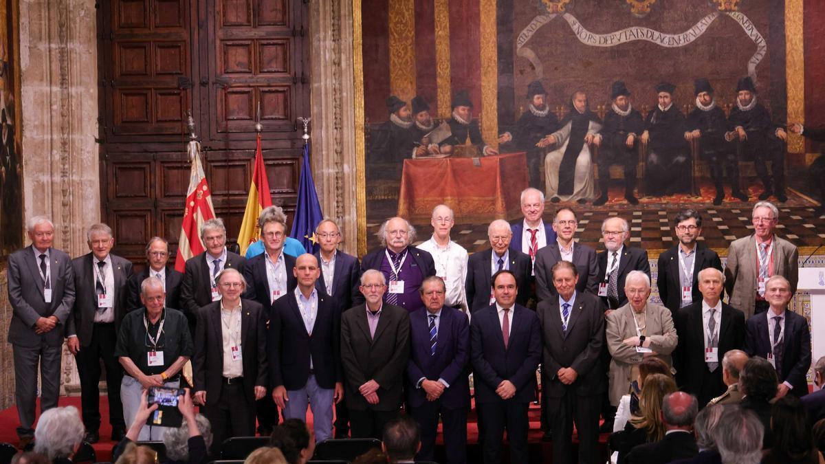 Reunión de los premios Nobel del jurado con Llorca.