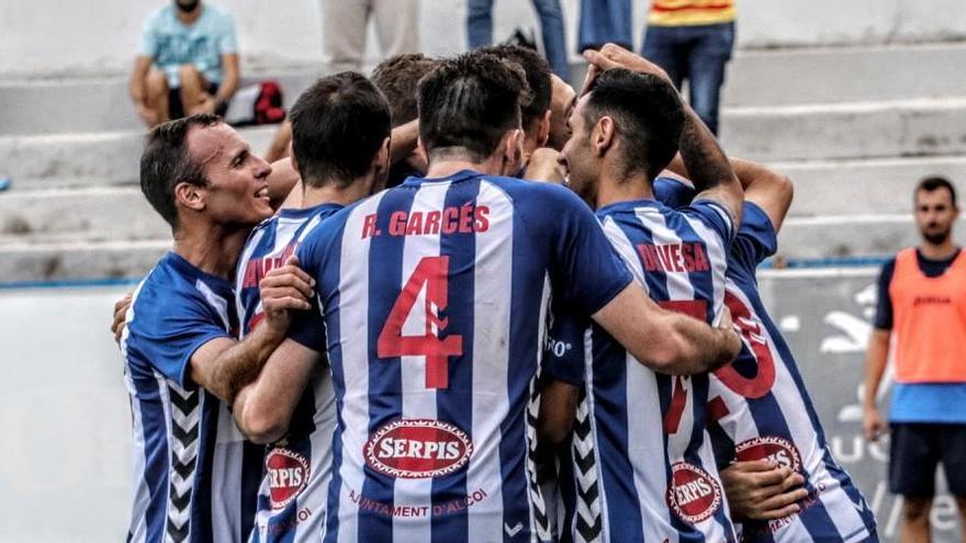 Jugadores del Alcoyano celebrando uno de los goles contra el Roda.