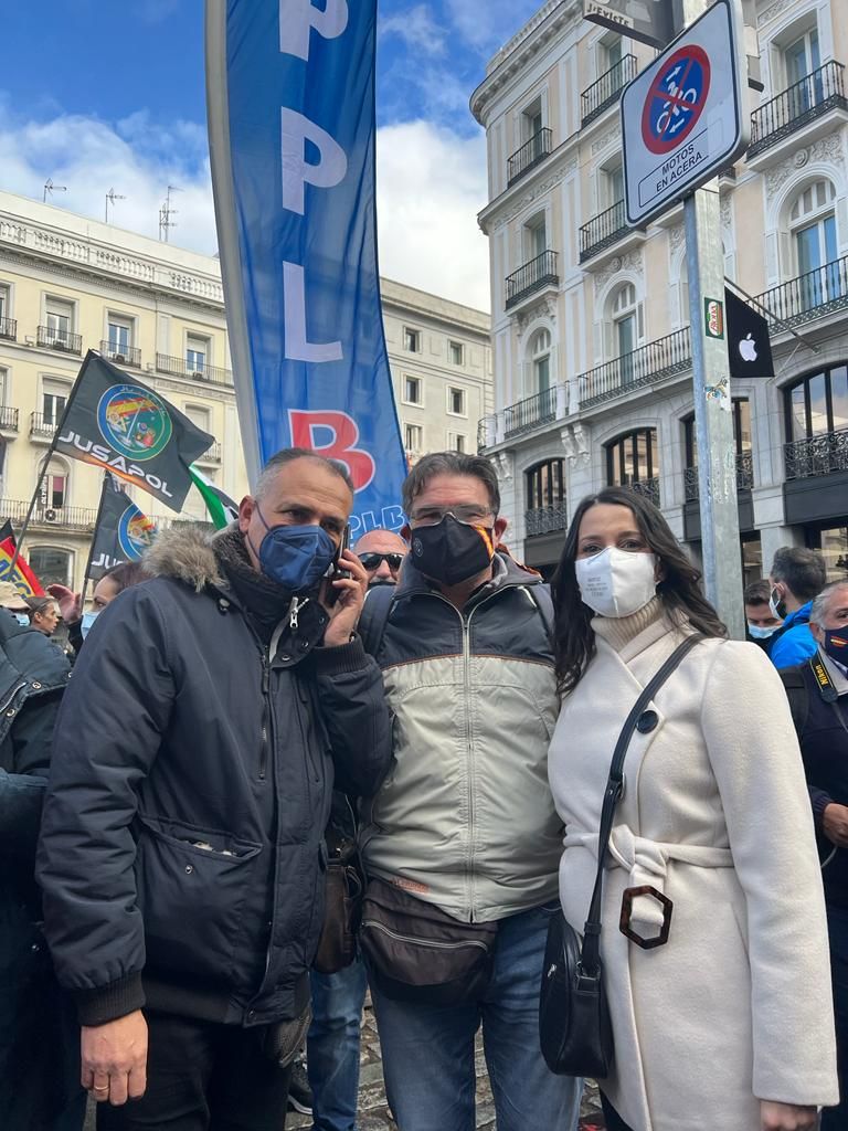 Representación de policías y guardias civiles alicantinos en la manifestación en contra de la "Ley Mordaza" en Madrid