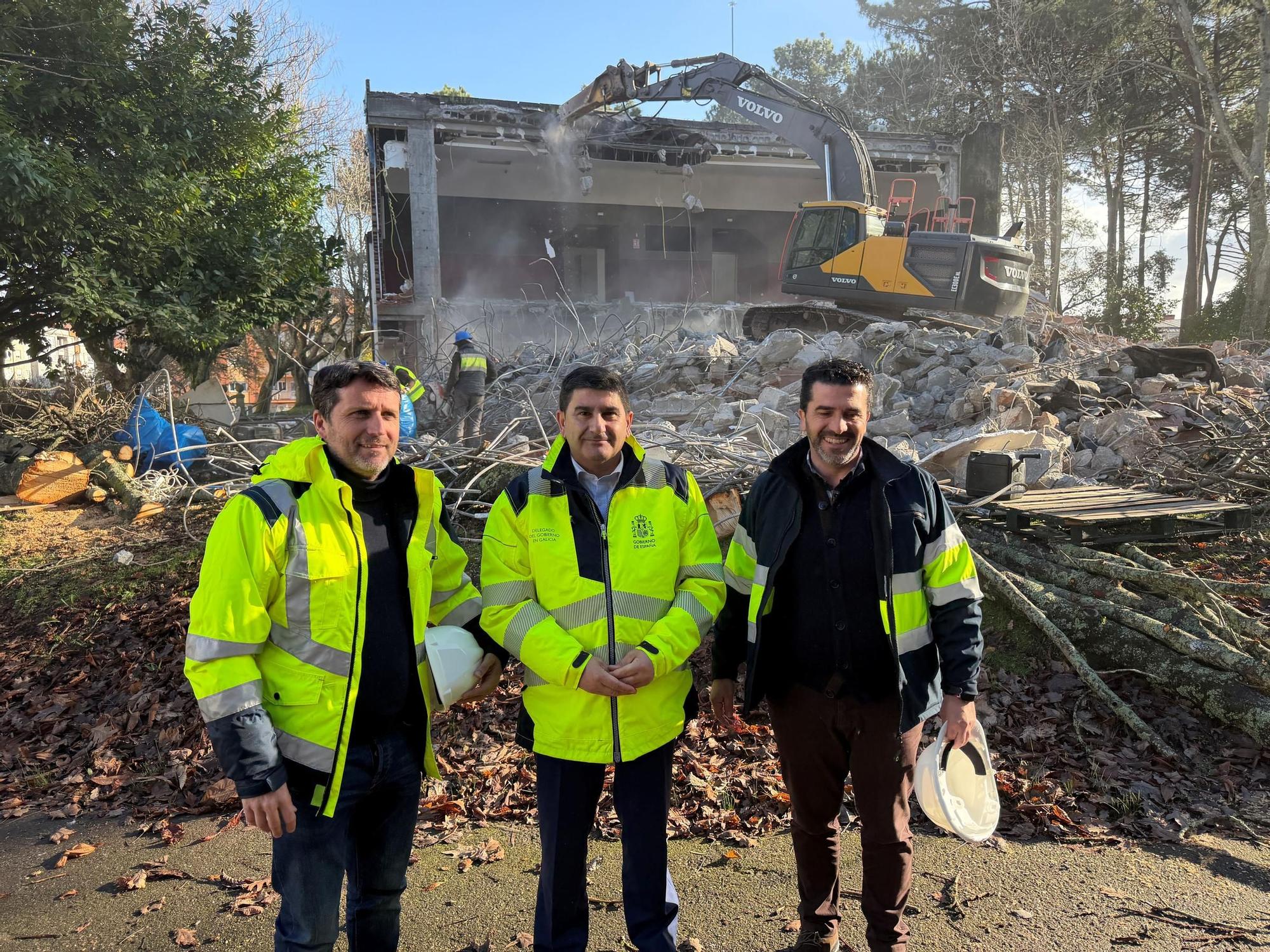 José Ramón Romero, esquerda, e Pedro Blanco, no centro, supervisaron as obras.