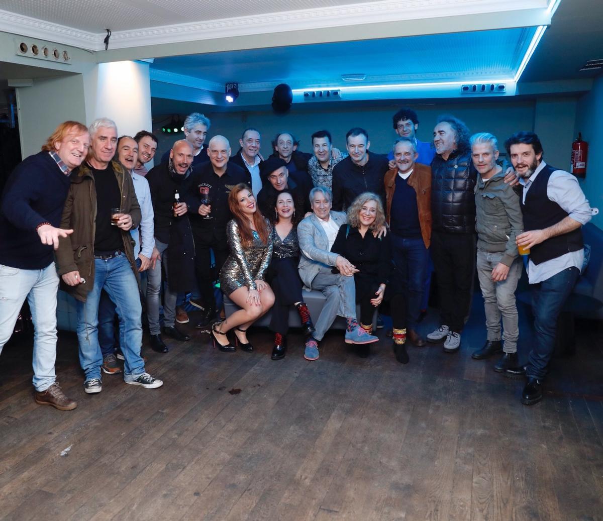 Homenaje al periodista Fernando Franco, por parte de algunos miembros de la movida viguesa de los años 80 en el Ensanche de Vigo en 2018