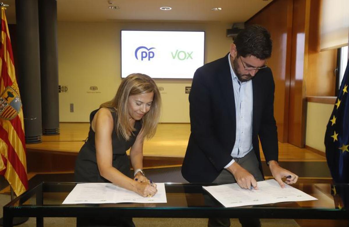 Ana Alós y Nolasco firmaron el acuerdo de coalición el pasado viernes. | ANDREEA VORNICU
