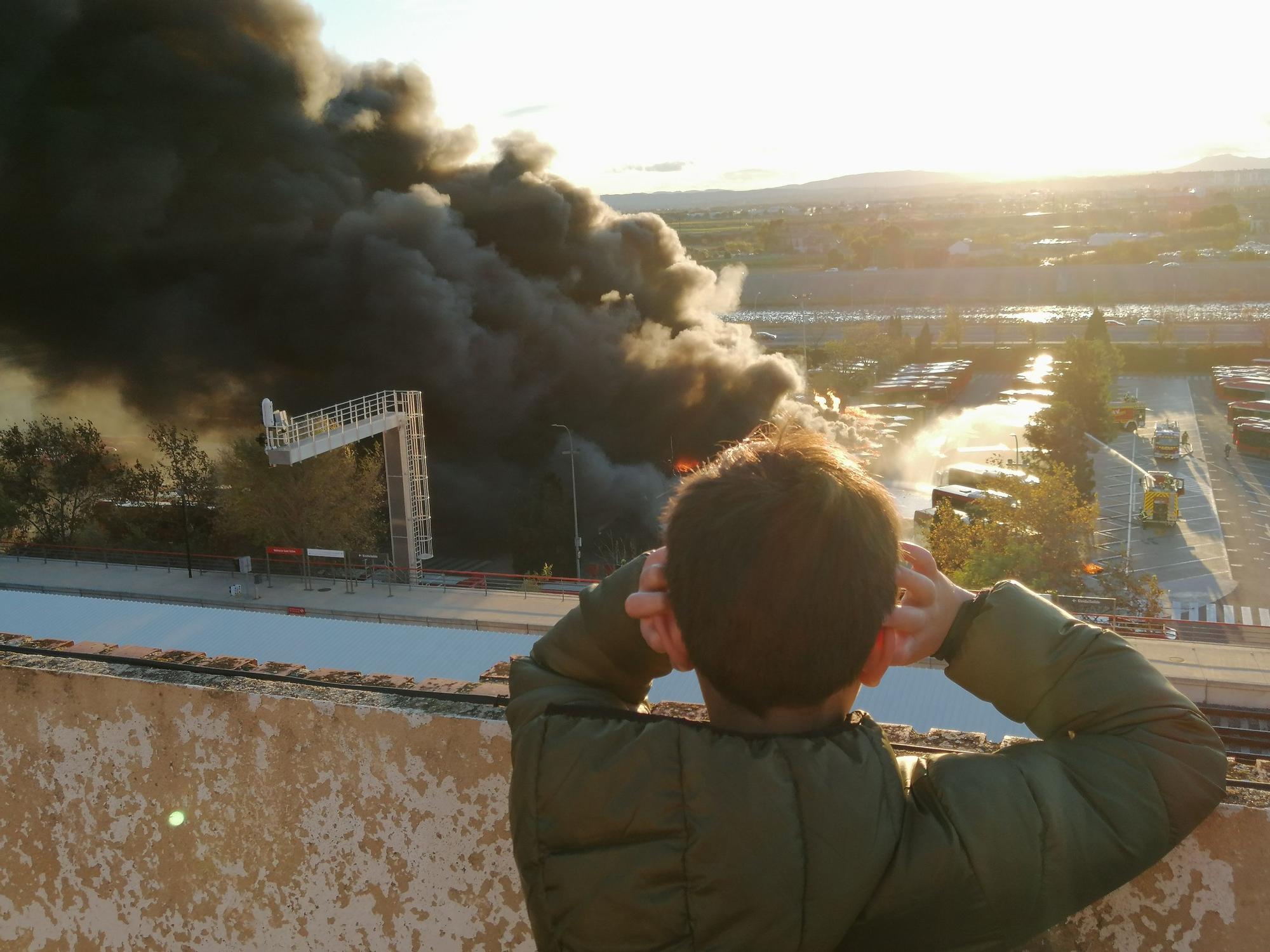 Incendio en València: las espectaculares llamas de la EMT