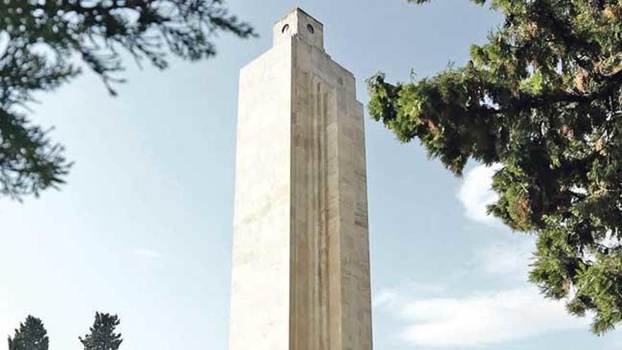 Imagen del monumento al Baleares de sa Feixina.