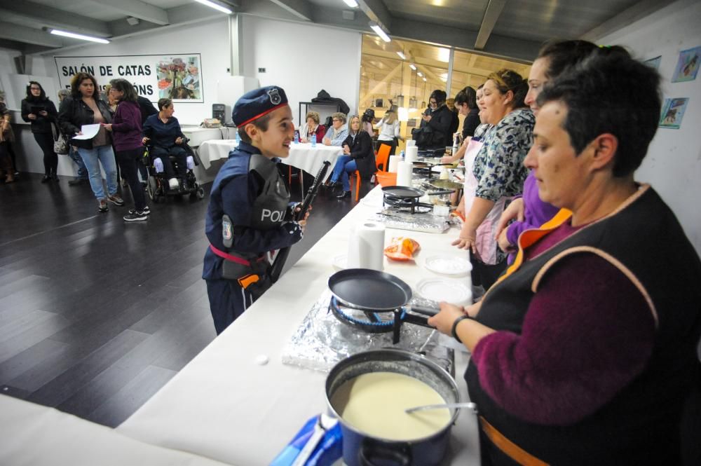 Cambados se entrega en el homenaje a las filloas