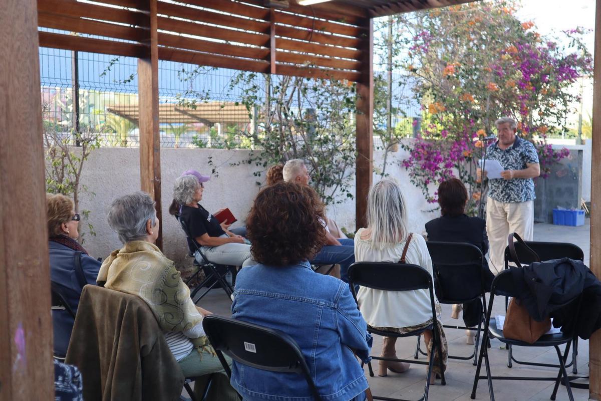 Saturninita acogió el II Encuentro de Poesía Maspalomas Faro de Versos Saturninita acogió el II Encuentro de Poesía Maspalomas Faro de Versos