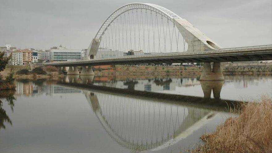 El puente Lusitania es obra del arquitecto valenciano Santiago Calatrava.